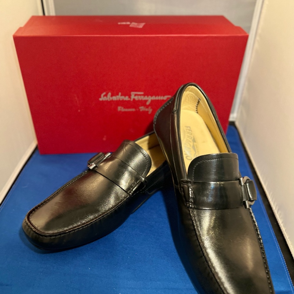 Men’s Ferragamo black leather driving Mocs